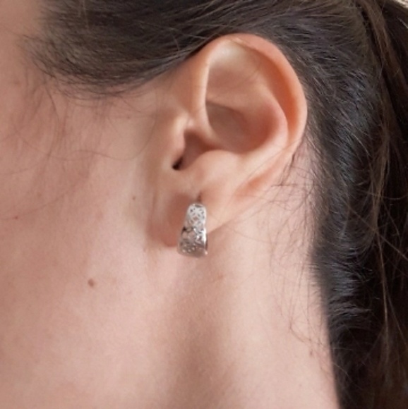 2/$25 Silver plated Flower hoop Earring - Picture 4 of 5